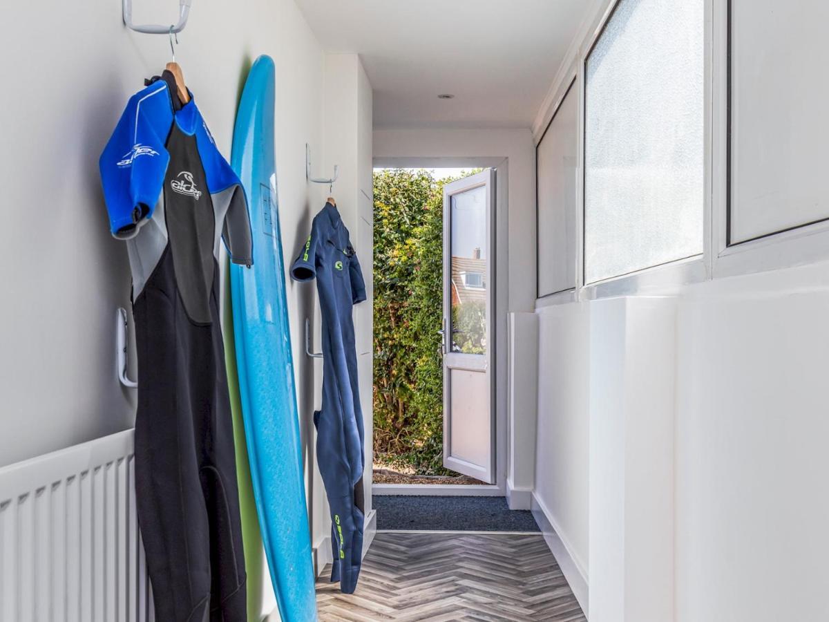 Pass The Keys Charming Chalet A Stones Throw From The Beach Chichester Exterior foto